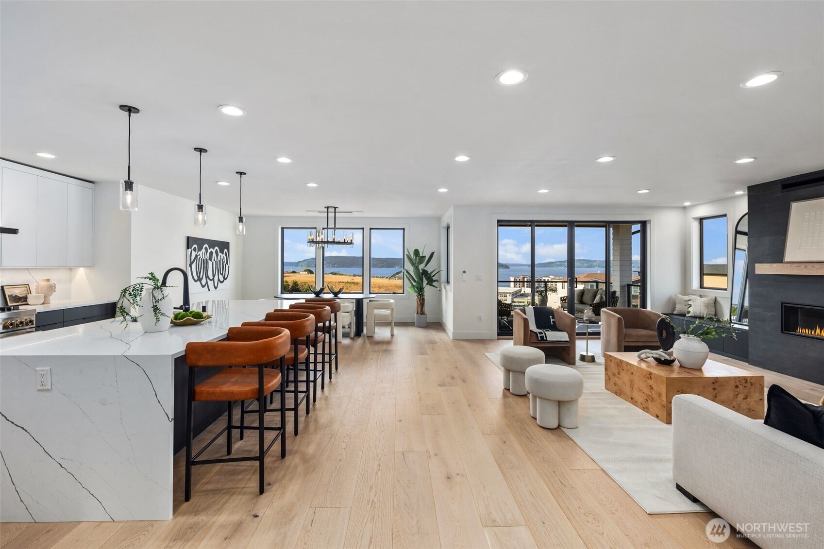 5301 N Commercial Street