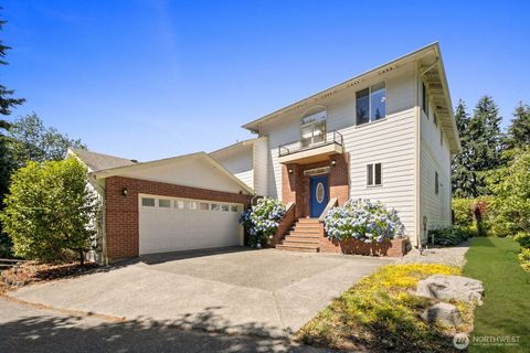 Photo of 4935 Glenwood Avenue, Everett, WA 98203 (MLS # 2550497)