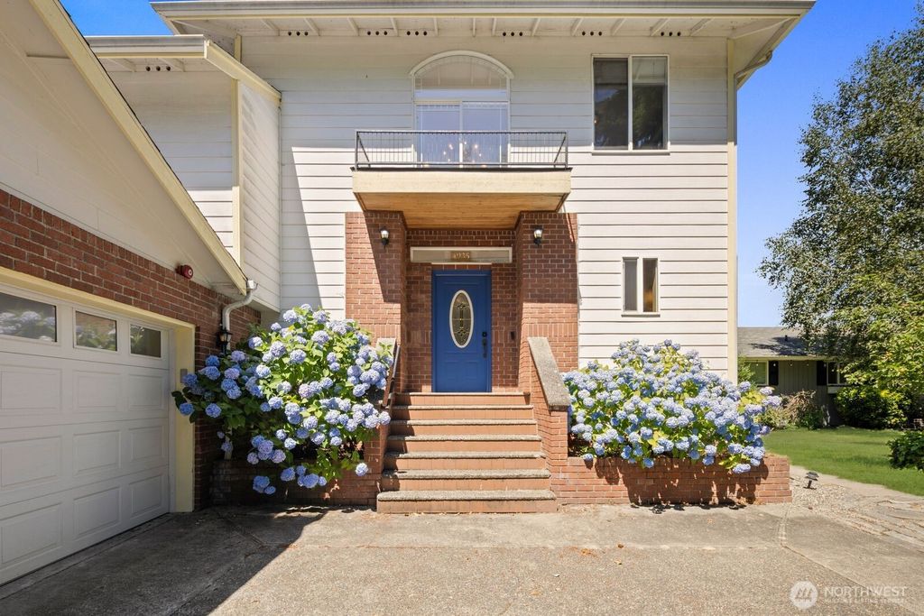 Photo of 4935 Glenwood Avenue, Everett, WA 98203 (MLS # 2550497)