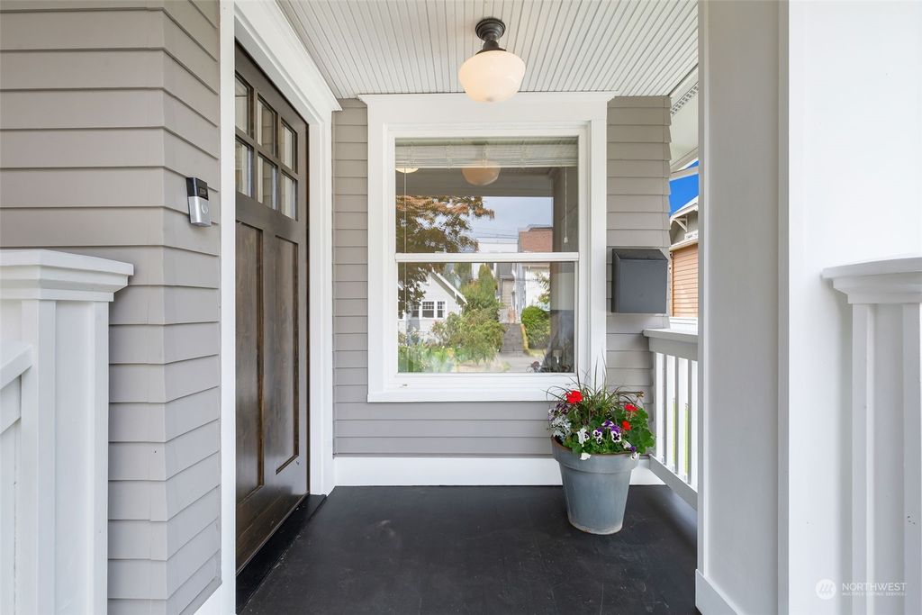 Photo of 315 W Garfield Street, Seattle, WA 98119 (MLS # 2286421)