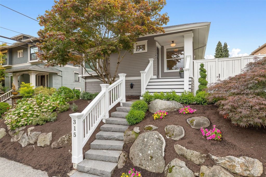 Photo of 315 W Garfield Street, Seattle, WA 98119 (MLS # 2286421)