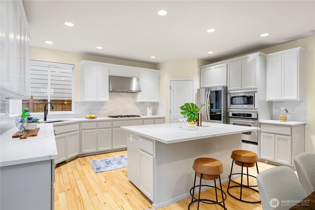 Photo of 7126 115th Court SE, Newcastle, WA 98056 (MLS # 2336077)