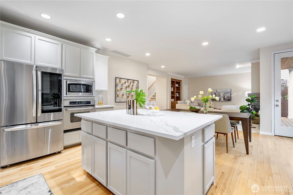 Photo of 7126 115th Court SE, Newcastle, WA 98056 (MLS # 2336077)