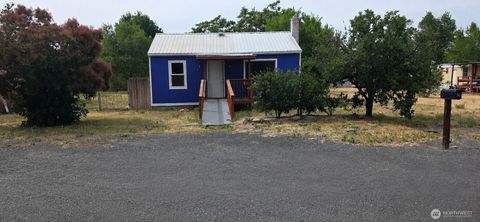 Photo of 68 NW Ephrata Avenue, Soap Lake, WA 98851 (MLS # 2532933)