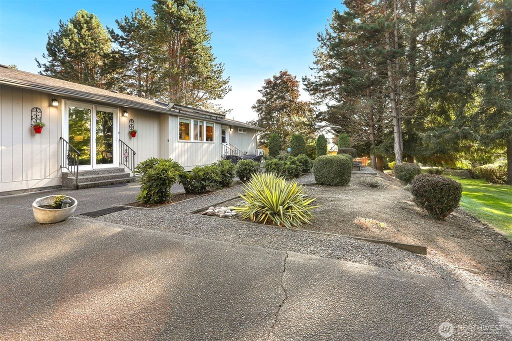 Photo of 922 240th Place SW, Bothell, WA 98021 (MLS # 2504659)