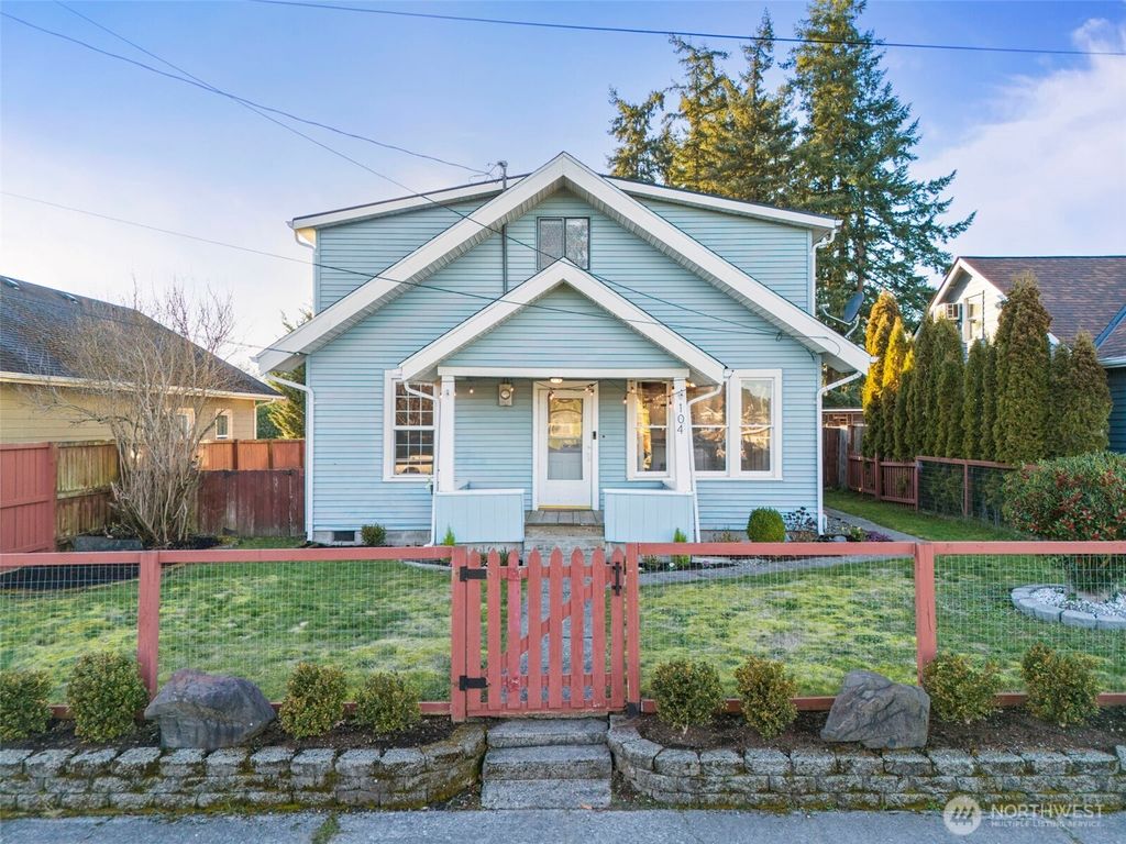 Photo of 104 Pennsylvania Avenue N, Eatonville, WA 98328 (MLS # 2469734)