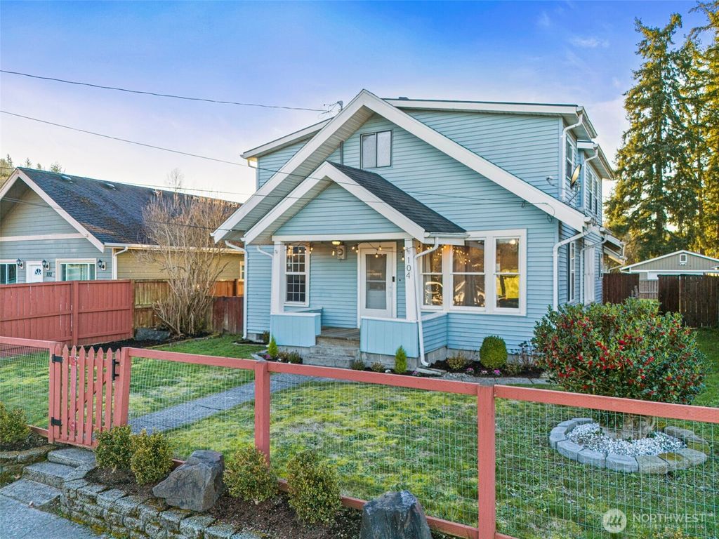 Photo of 104 Pennsylvania Avenue N, Eatonville, WA 98328 (MLS # 2469734)