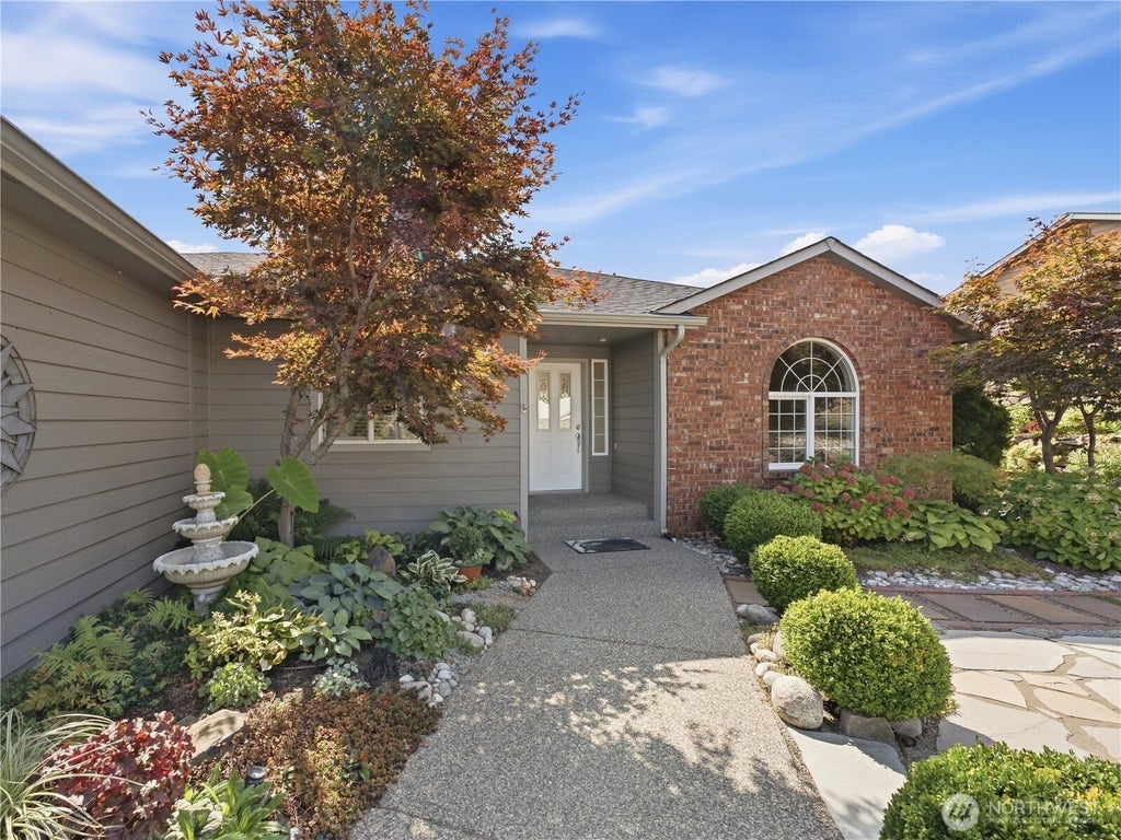 Photo of 2304 Canyon Hills Drive, East Wenatchee, WA 98802 (MLS # 2582693)