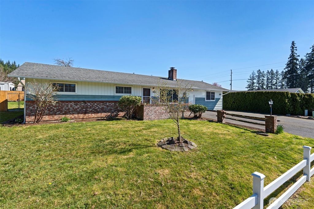 Photo of 812 3rd Avenue NE, Chehalis, WA 98532 (MLS # 2501007)