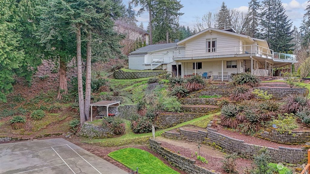 Photo of 6420 NE 129th Place, Kirkland, WA 98034 (MLS # 2215079)