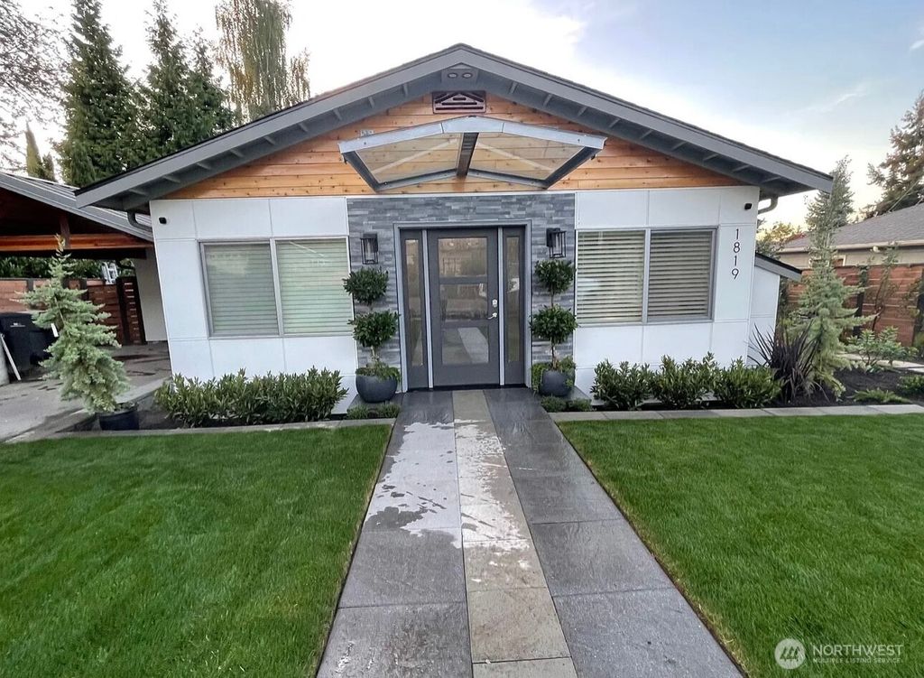 Photo of 1819 7th Street W, Kirkland, WA 98033 (MLS # 2506211)