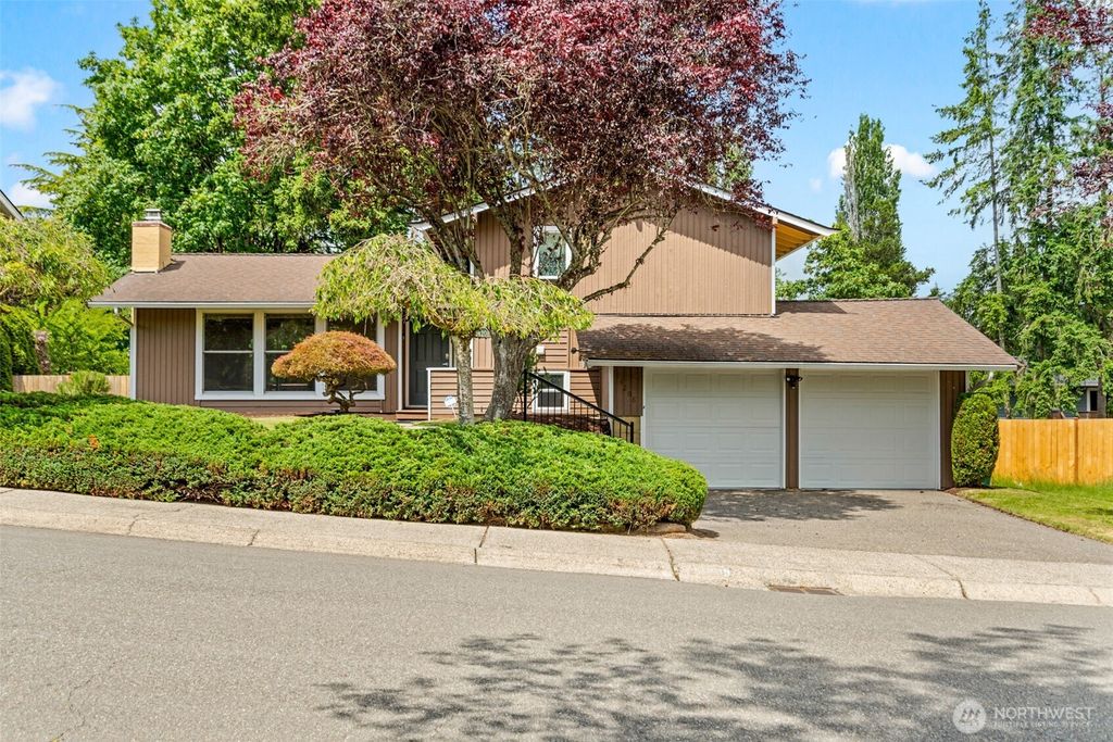 Photo of 14208 NE 73rd Street, Redmond, WA 98052 (MLS # 2388522)