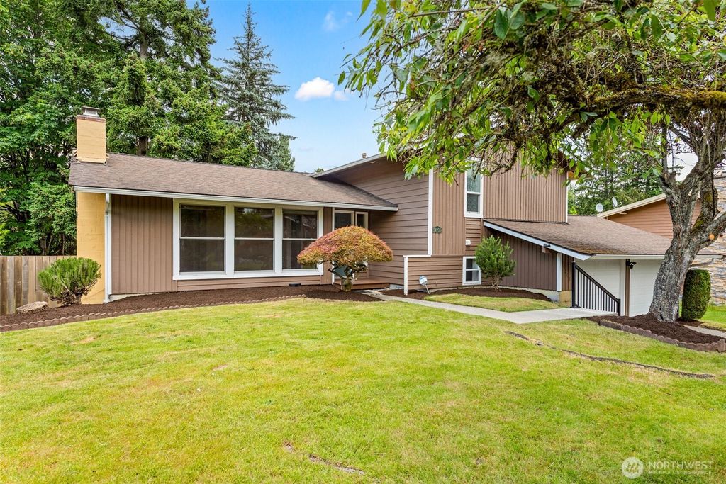 Photo of 14208 NE 73rd Street, Redmond, WA 98052 (MLS # 2388522)