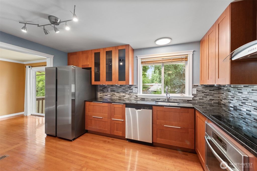 Photo of 14208 NE 73rd Street, Redmond, WA 98052 (MLS # 2388522)