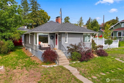 Photo of 813 E 3rd Avenue, Ellensburg, WA 98926 (MLS # 2589907)