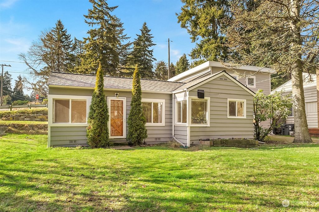 Photo of 11501 34th Avenue NE, Seattle, WA 98125 (MLS # 2036713)