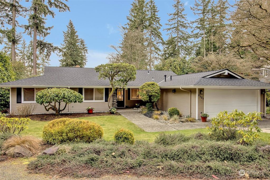 Photo of 8521 SE 80th Street, Mercer Island, WA 98040 (MLS # 2038580)