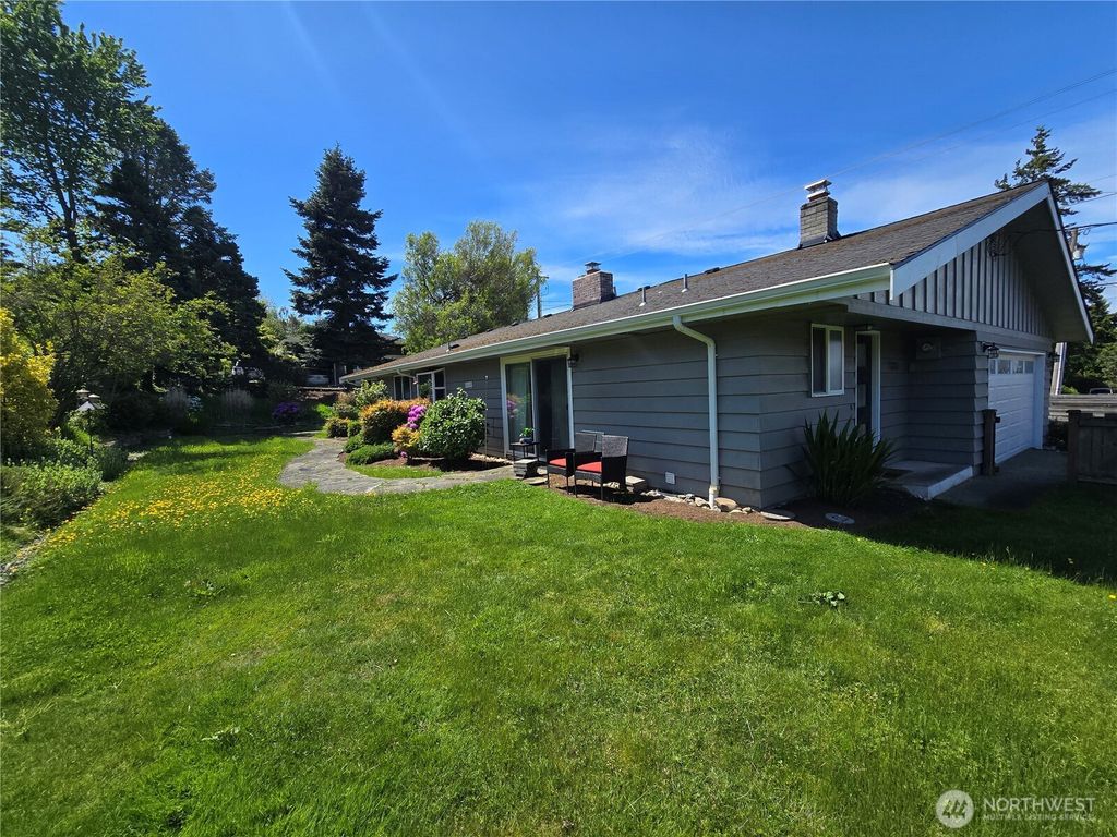 Photo of 1012 9th Avenue N, Edmonds, WA 98020 (MLS # 2378911)