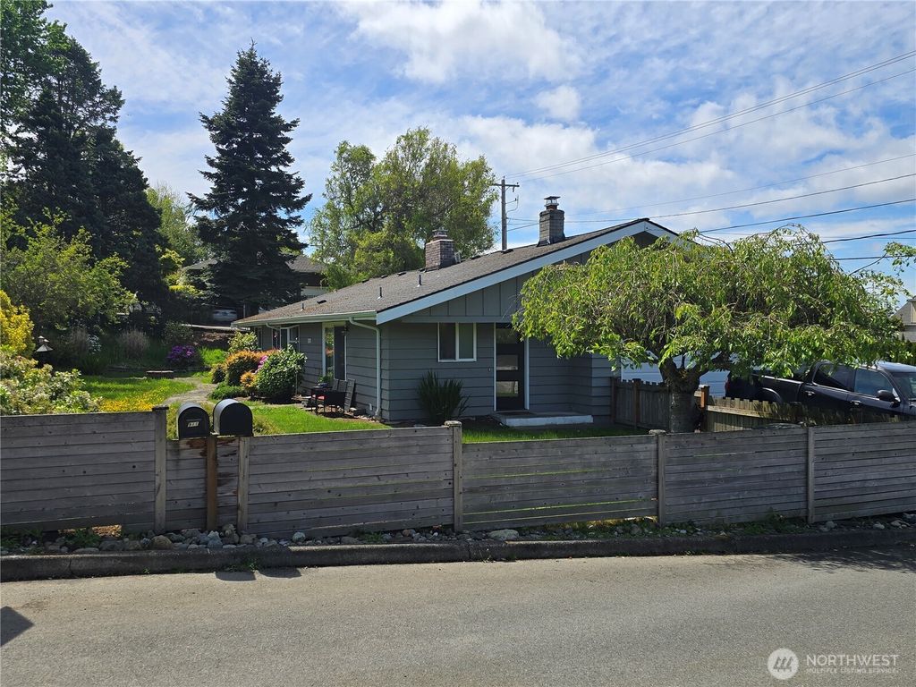Photo of 1012 9th Avenue N, Edmonds, WA 98020 (MLS # 2378911)