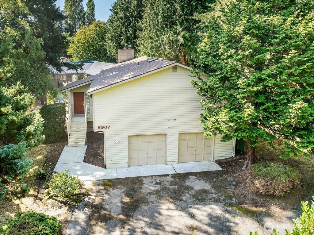 Photo of 6907 96th Avenue SE, Mercer Island, WA 98040 (MLS # 2435296)