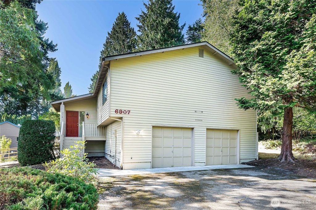 Photo of 6907 96th Avenue SE, Mercer Island, WA 98040 (MLS # 2435296)