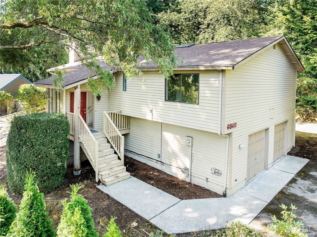 Photo of 6907 96th Avenue SE, Mercer Island, WA 98040 (MLS # 2435296)