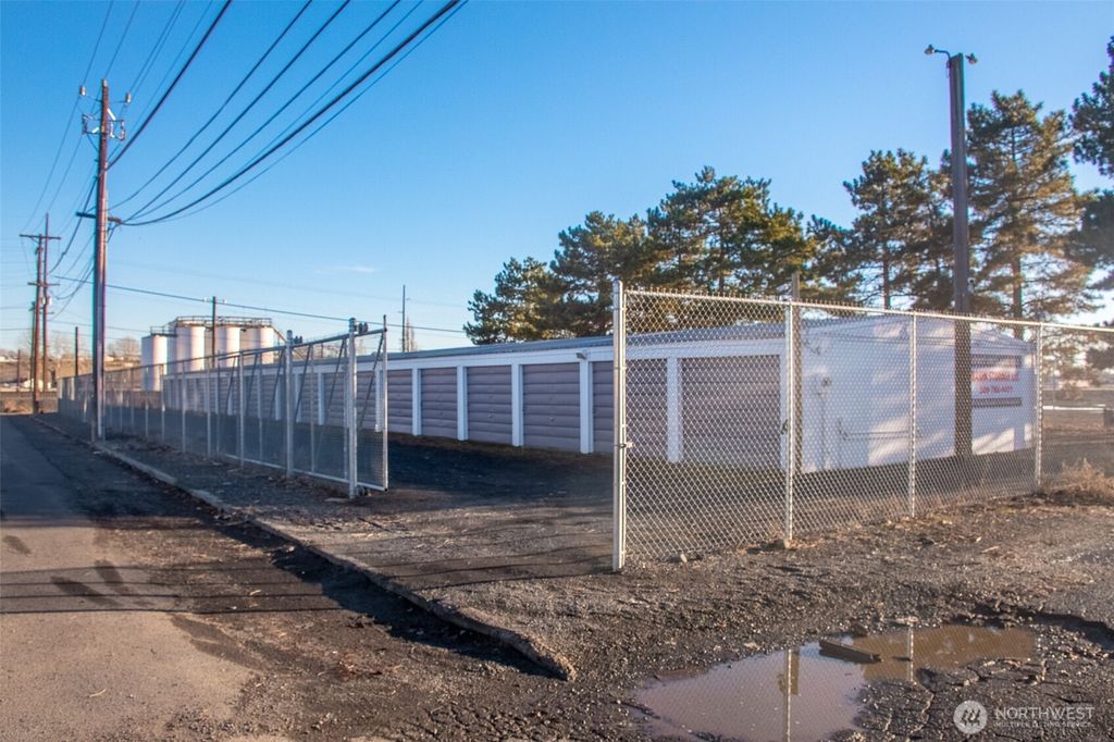 Photo of 104 9th Avenue SW, Ephrata, WA 98823 (MLS # 2470933)