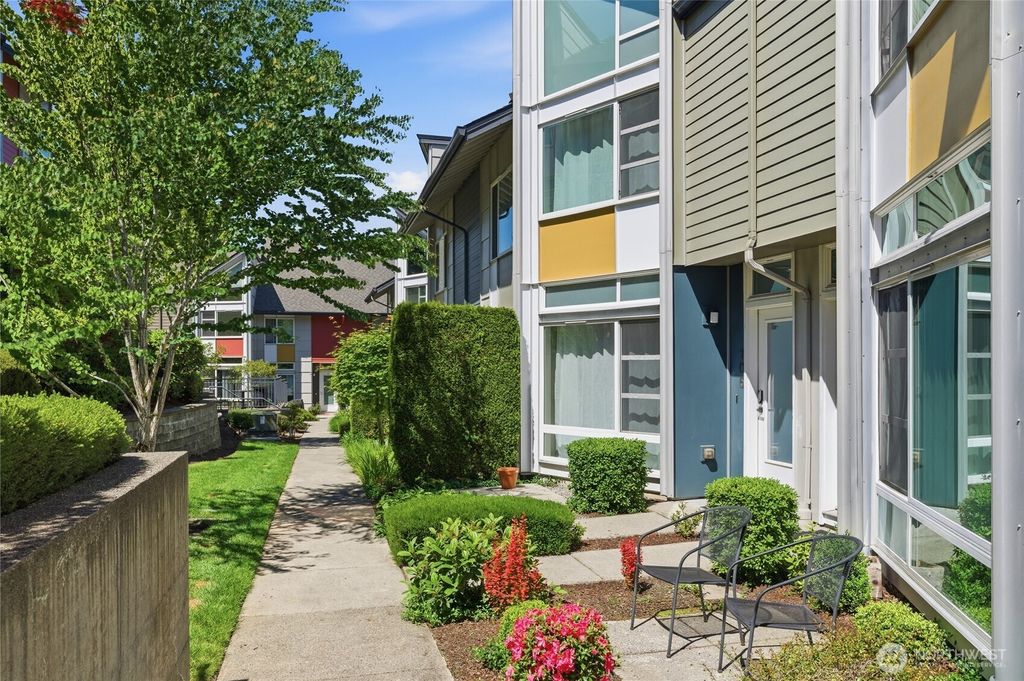 Photo of 15200 NE 81st Way #106, Redmond, WA 98052 (MLS # 2531765)