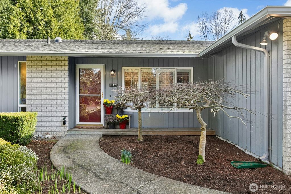 Photo of 11420 110th Avenue NE, Kirkland, WA 98033 (MLS # 2477096)