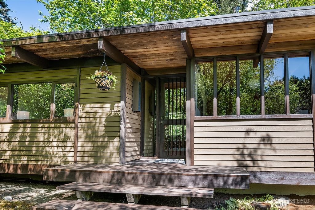 Photo of 19420 49th Place NE, Lake Forest Park, WA 98155 (MLS # 2227264)