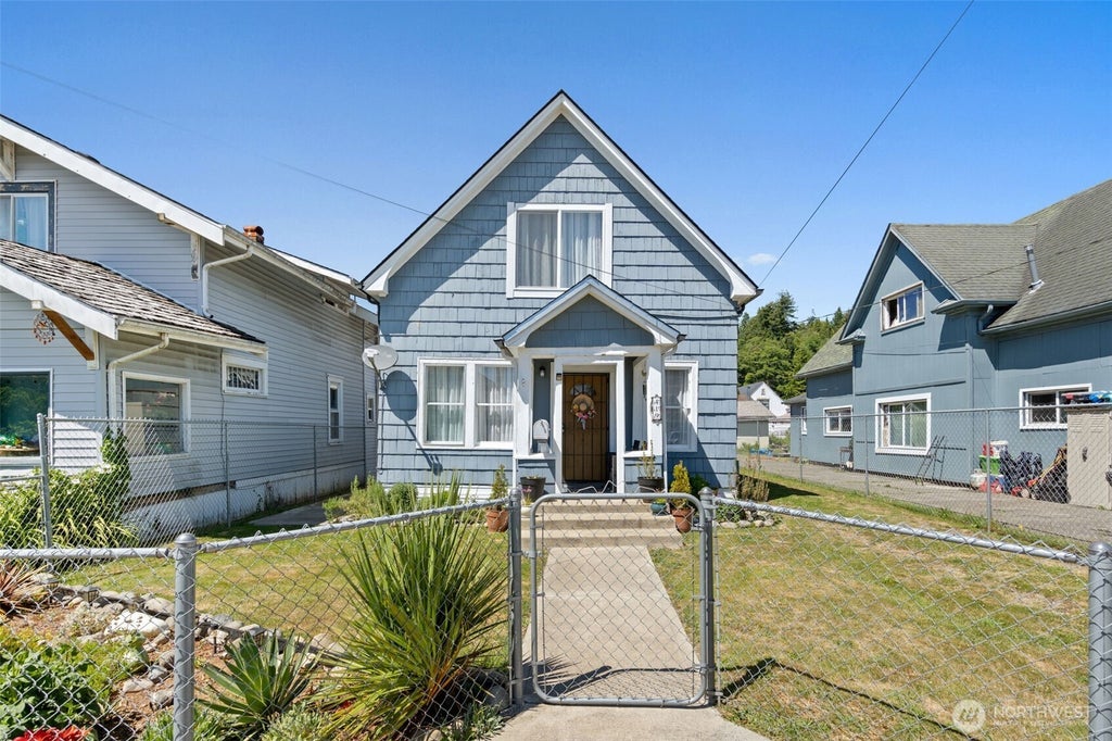 Photo of 419 Karr Avenue, Hoquiam, WA 98550 (MLS # 2541582)