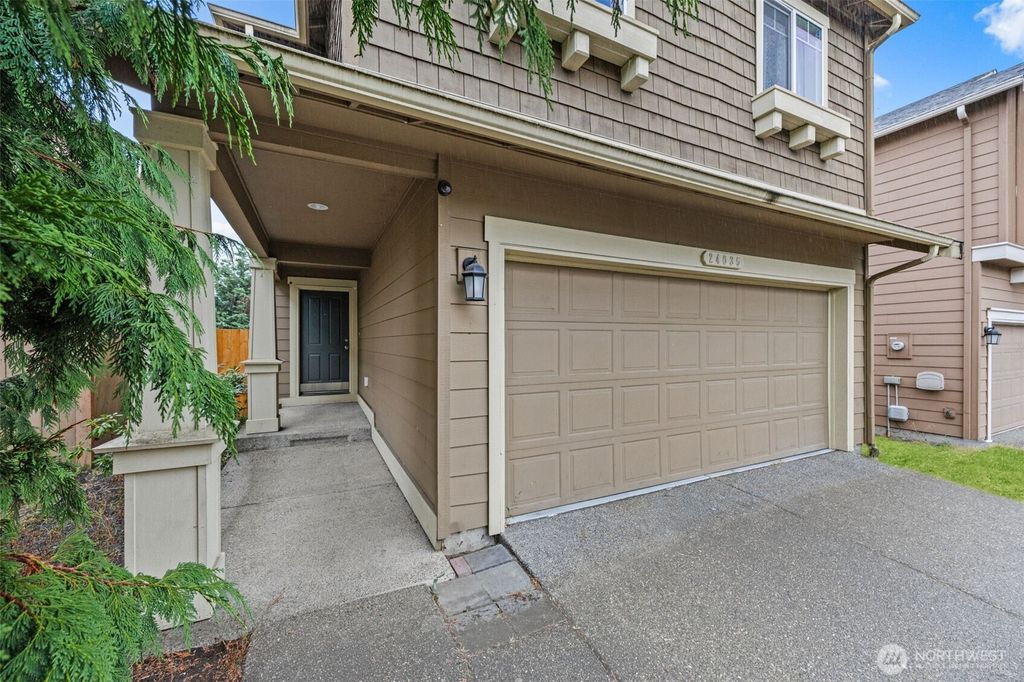 Photo of 24035 SE 262nd Street, Maple Valley, WA 98038 (MLS # 2437824)