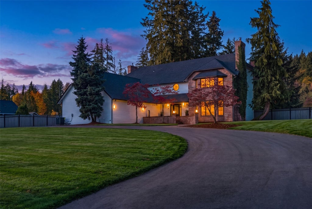 Photo of 21620 SE May Valley Road, Issaquah, WA 98027 (MLS # 2597930)