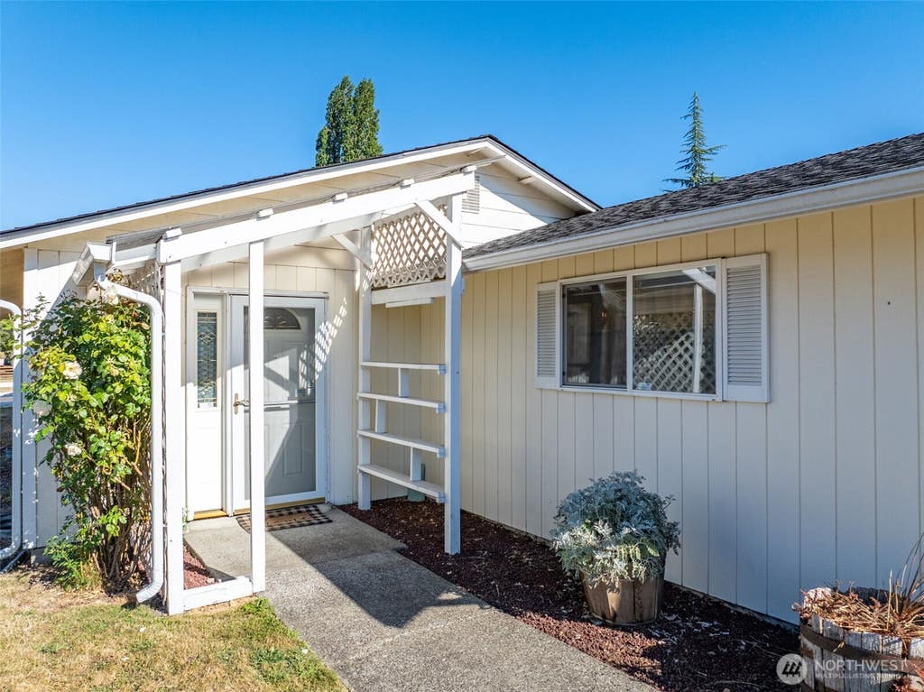 Photo of 804 Wayne Drive, Centralia, WA 98531 (MLS # 2572702)