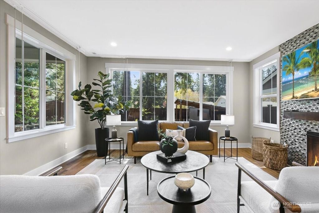 Photo of 11905 NE 70th Lane, Kirkland, WA 98033 (MLS # 2351913)