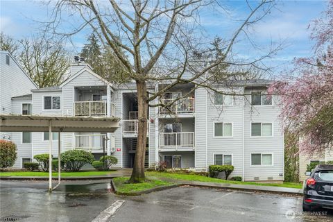 Photo of 975 Aberdeen Avenue NE #F207, Renton, WA 98056 (MLS # 2483210)