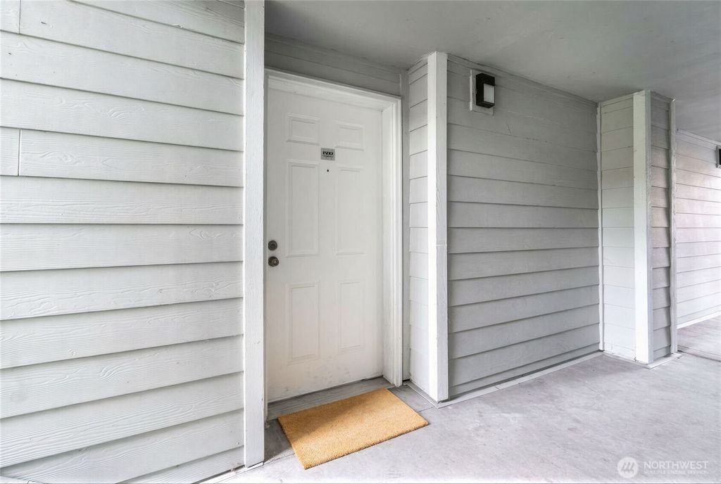 Photo of 975 Aberdeen Avenue NE #F207, Renton, WA 98056 (MLS # 2483210)