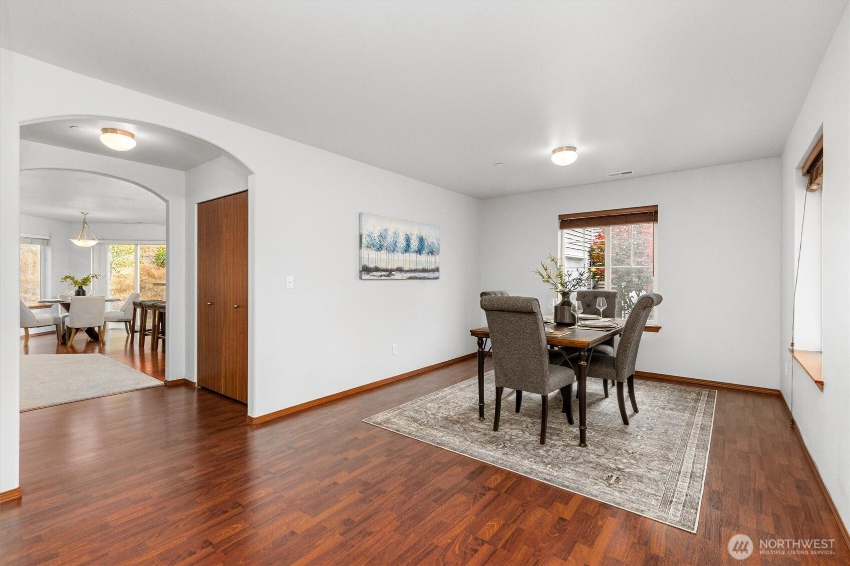 1190 Swan Loop