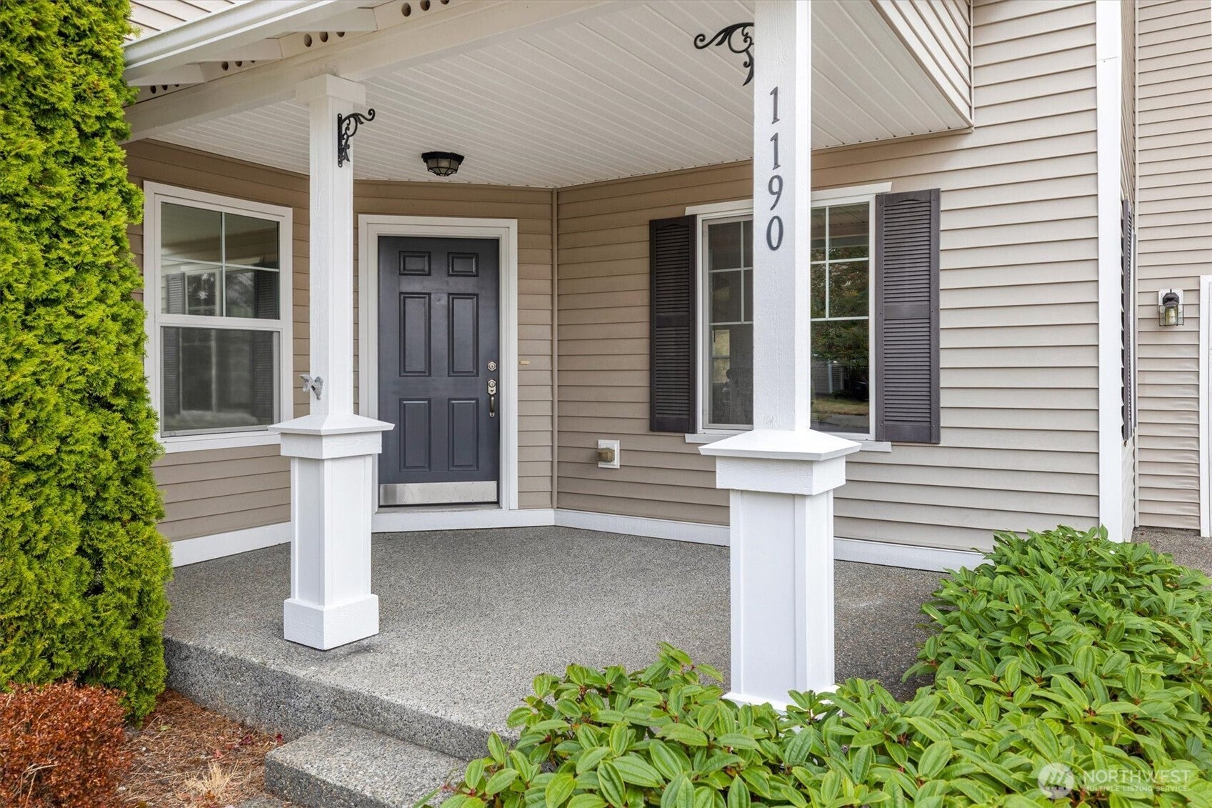 1190 Swan Loop