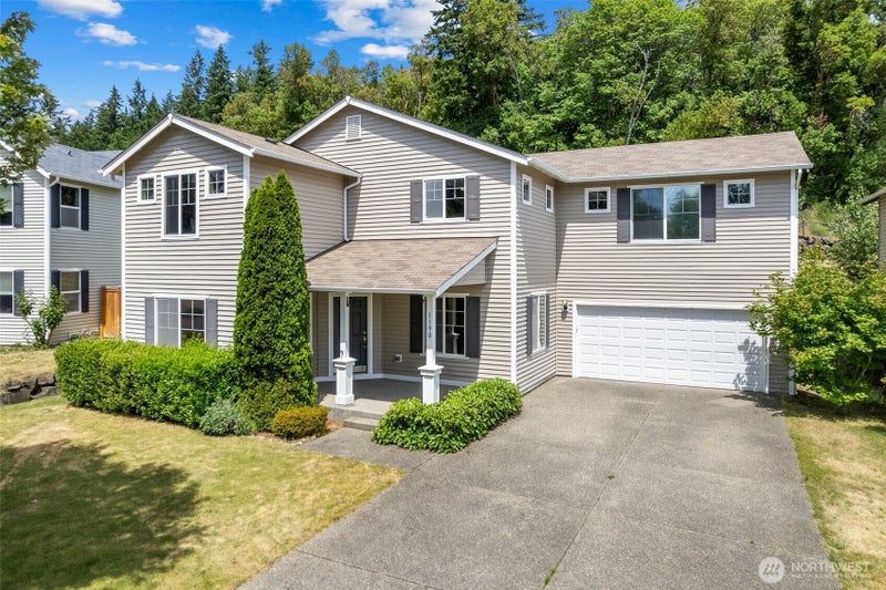 1190 Swan Loop