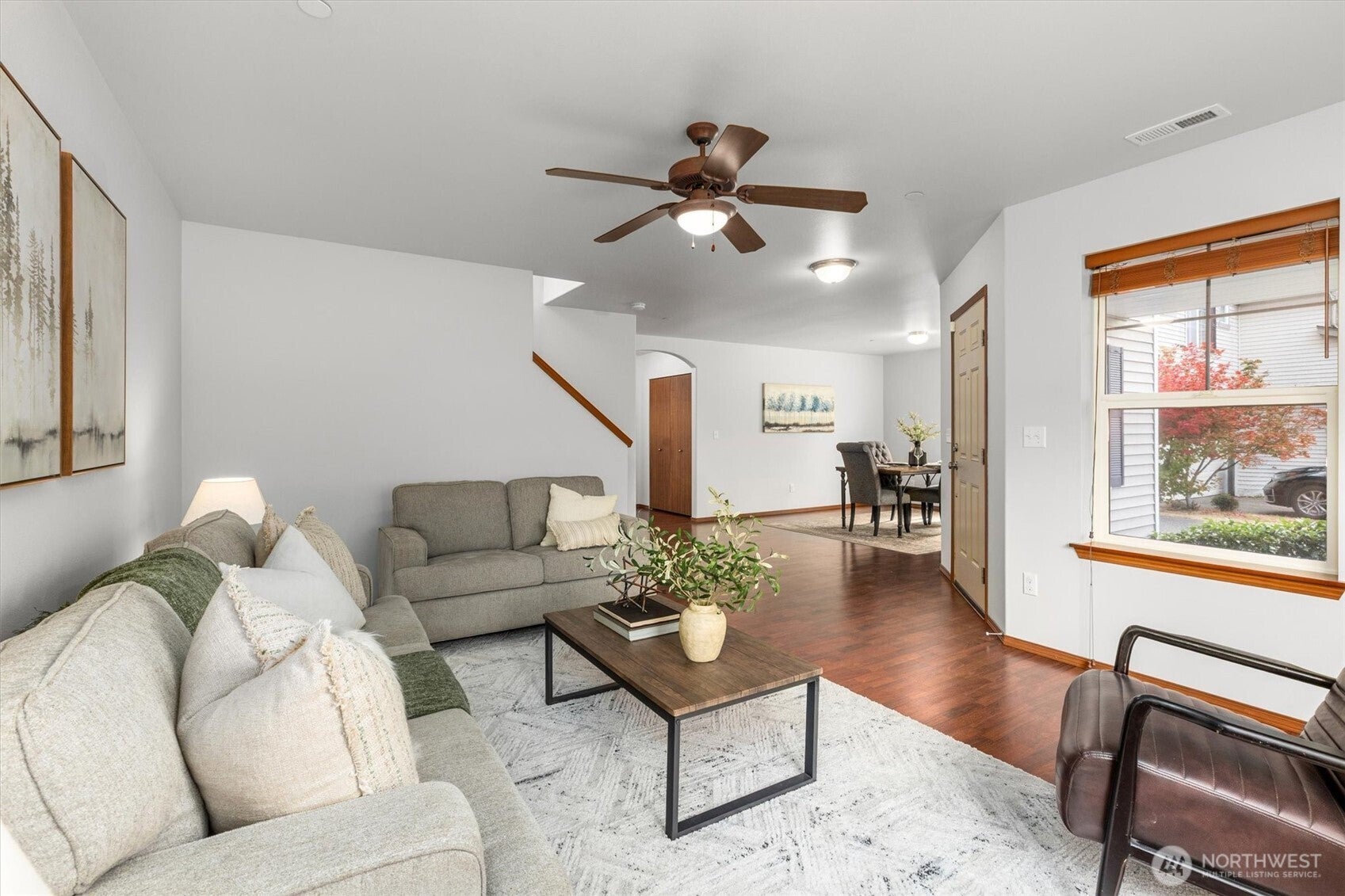 1190 Swan Loop
