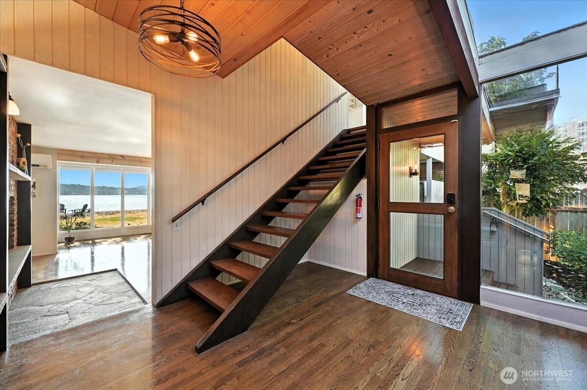 78 Point Fosdick Drive NW