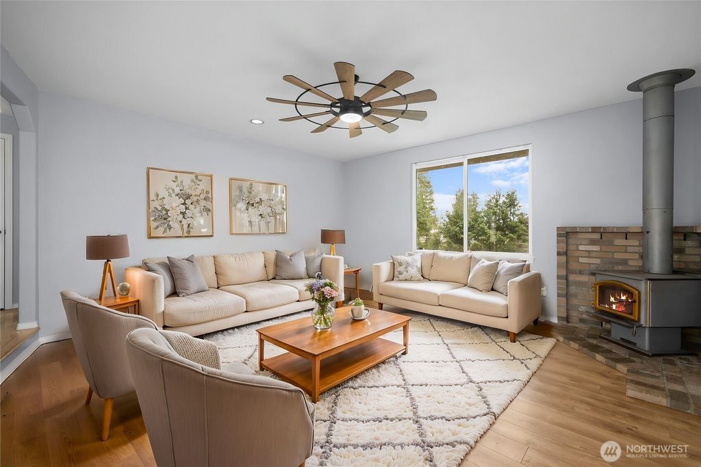 Photo of 1924 117th Drive SE, Lake Stevens, WA 98258 (MLS # 2324093)