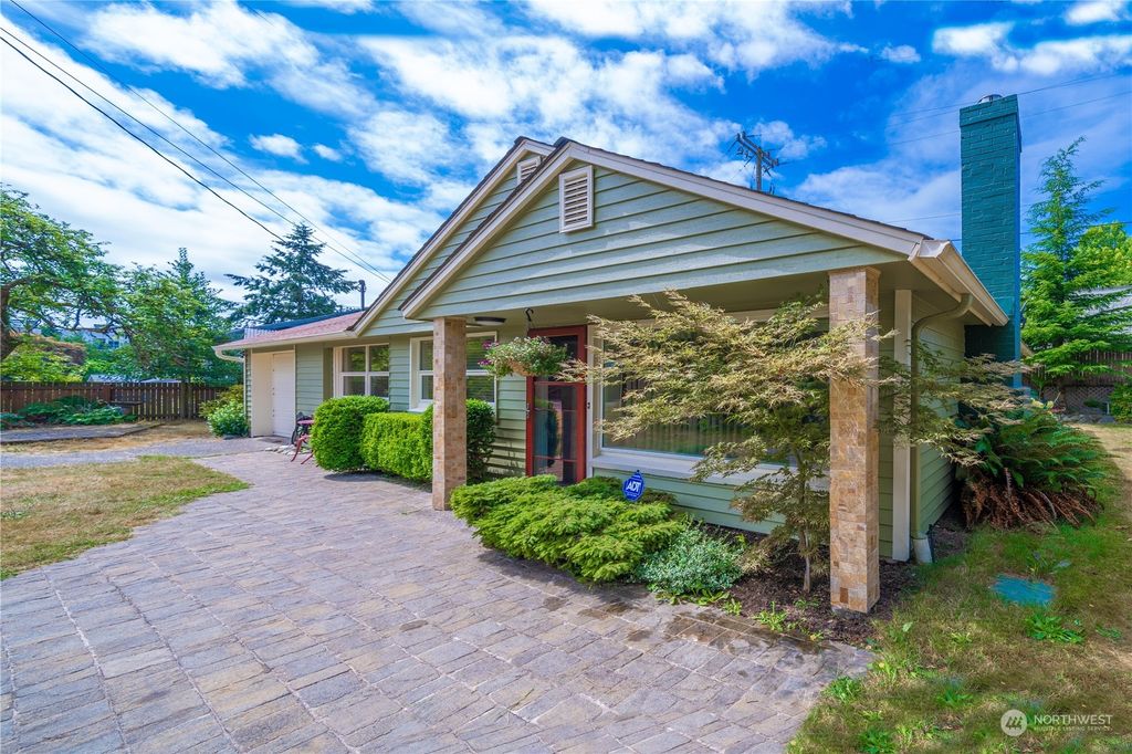 Photo of 15345 Stone Avenue N, Shoreline, WA 98133 (MLS # 1998302)