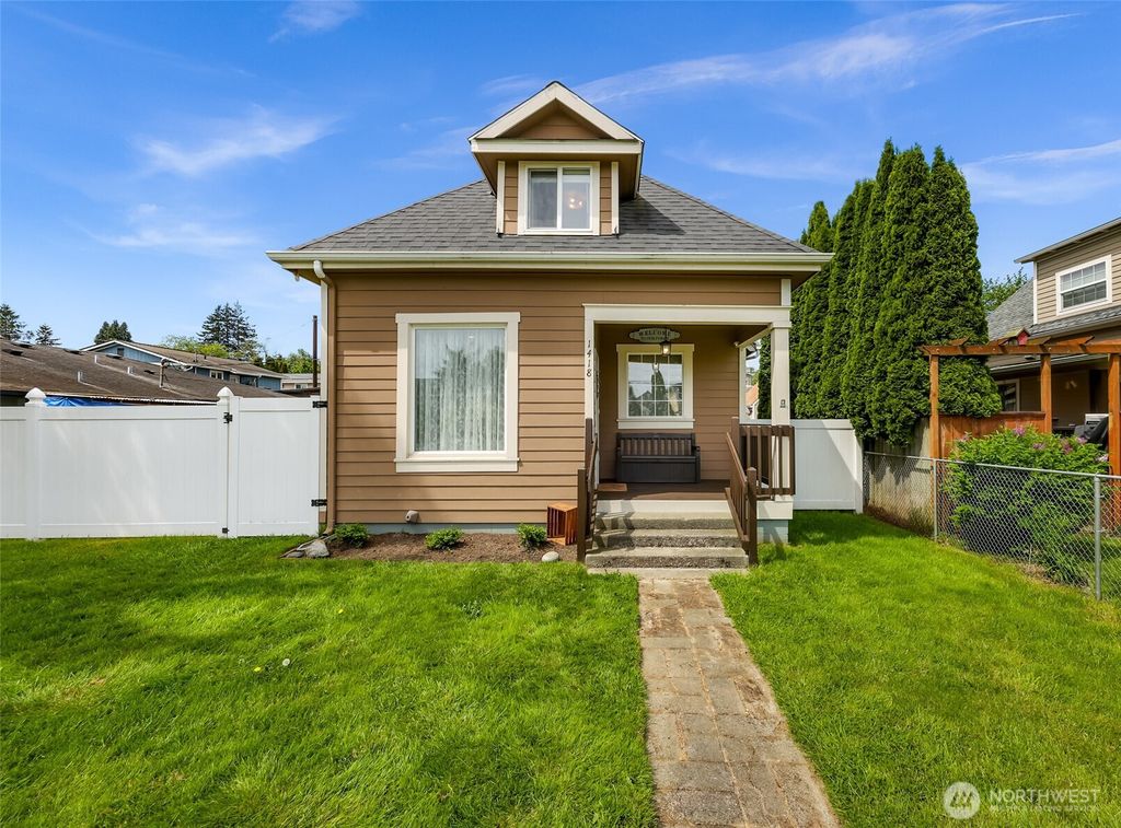 Photo of 1418 Maple Street, Everett, WA 98201 (MLS # 2519420)