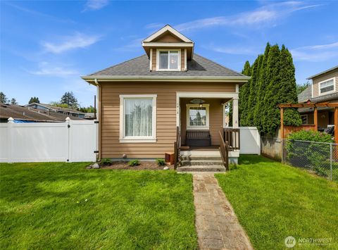 Photo of 1418 Maple Street, Everett, WA 98201 (MLS # 2519420)