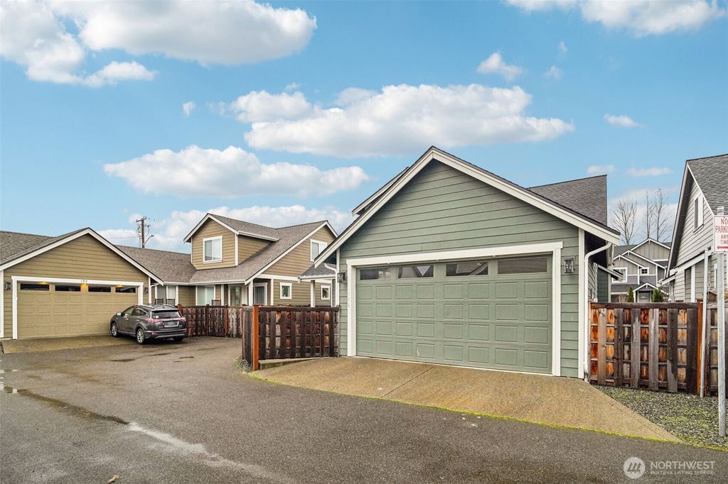 Photo of 176 Love Drive, Enumclaw, WA 98022 (MLS # 2467377)