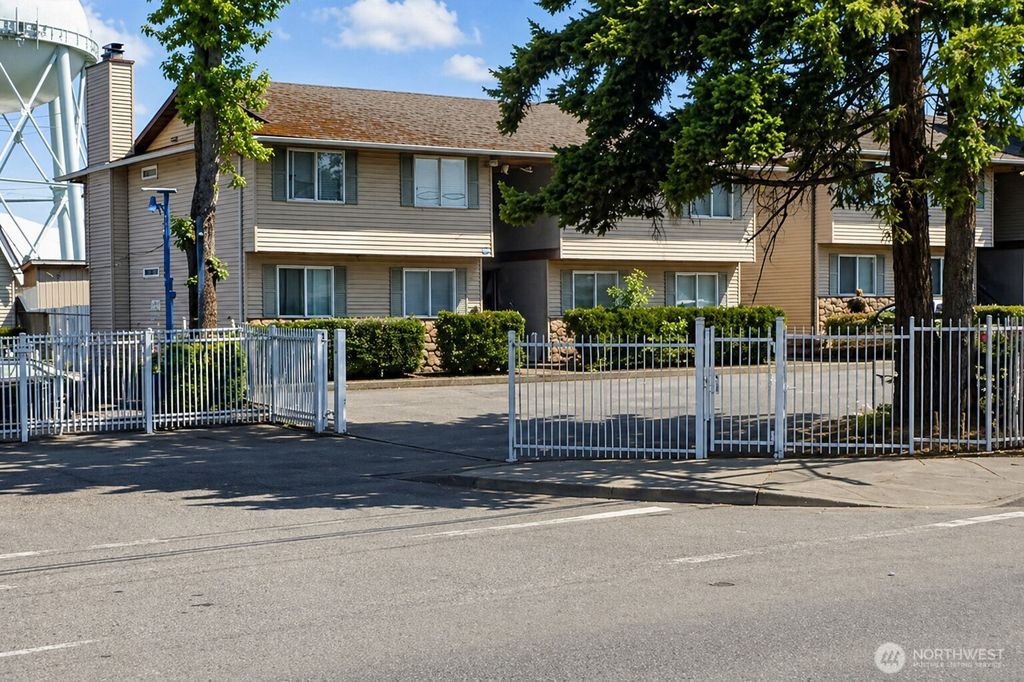 Photo of 3110 S 216th Street #D1, SeaTac, WA 98198 (MLS # 2515640)