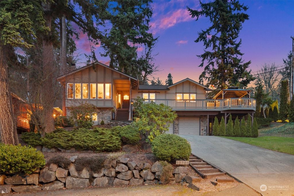 Photo of 10701 62nd Place W, Mukilteo, WA 98275 (MLS # 2199534)
