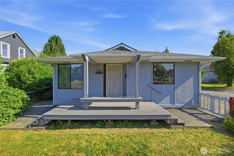 Photo of 207 E 84th St Street, Tacoma, WA 98445 (MLS # 2557940)